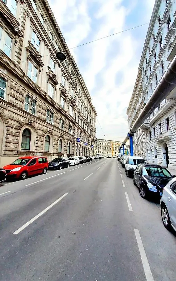 The Vast Core Vienna Apartment